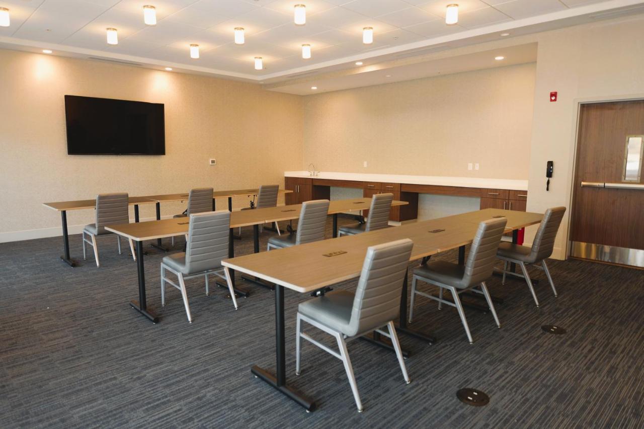 Express & - La Crosse Area, An Ihg Hotel 3*