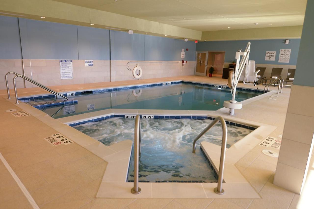 Express & - La Crosse Area, An Ihg Hotel 3*